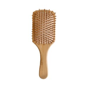 Cepillo cuadrado de bambú para cabello con cerdas suaves que ayudan a desenredar el cabello y masajear el cuero cabelludo de forma natural.