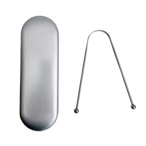 Limpiador de lengua en forma de U de acero inoxidable con estuche metálico para una higiene bucal completa y sostenible.