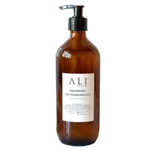 Shampoo natural líquido de manzanilla Shampoo natural de manzanilla con ingredientes de origen vegetal que limpia suavemente y aporta brillo al cabello.